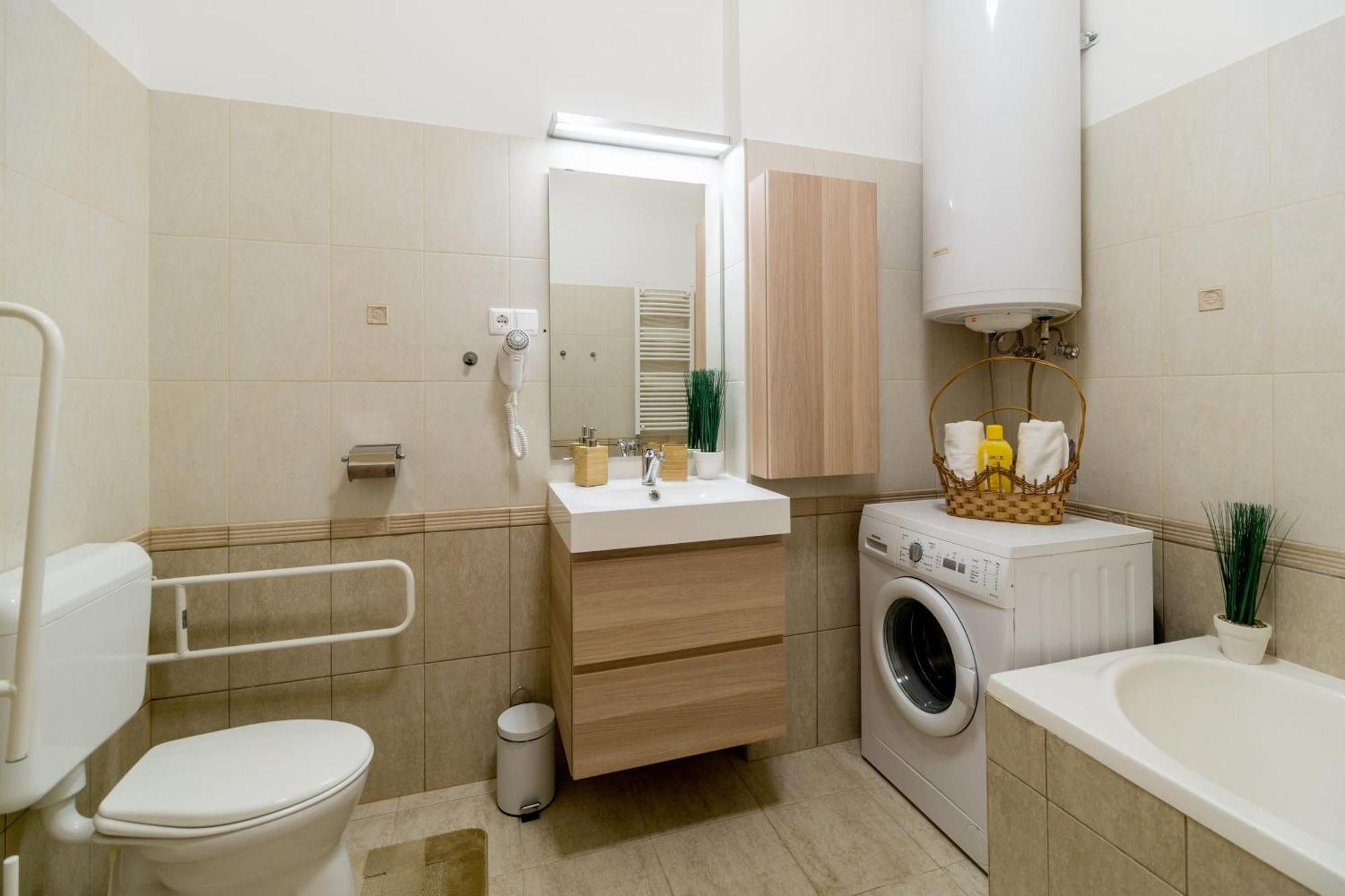 Exlcusive & City Central Located Suite By Prestige Homes Budapest Extérieur photo